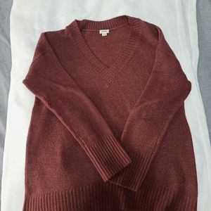 2/25$ 🛍 Burgundy sweatshirt